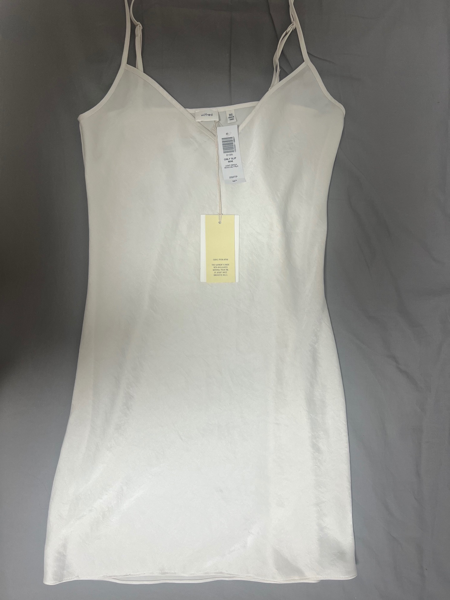 שמלת מיני סאטן אריטציה-Aritzia יד שנייה בנמיז - Nemyz