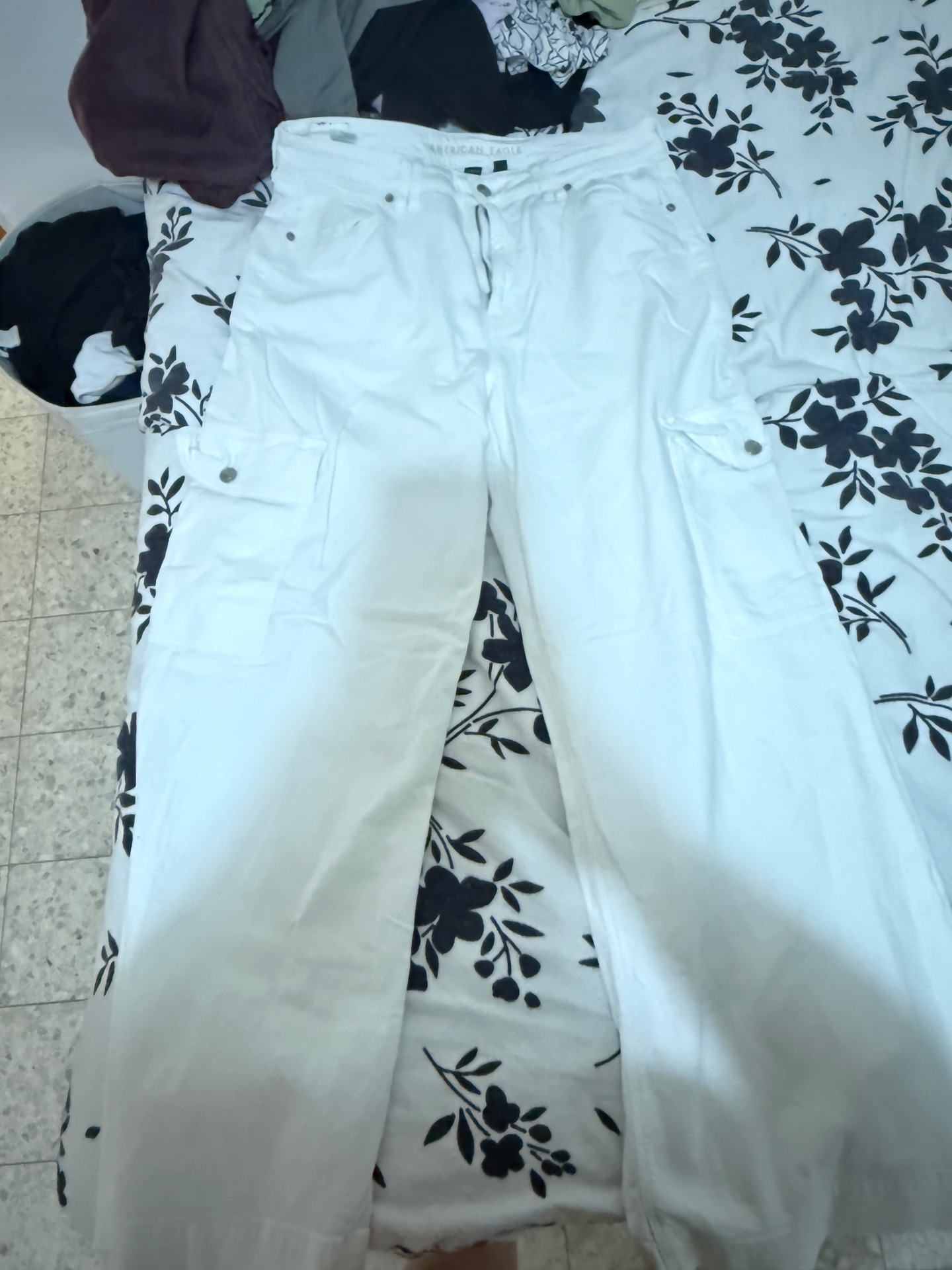 ג׳ינס לבן אמריקן איג American Eagle – אמריקן איגל יד שנייה בנמיז - Nemyz