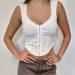 טופ לבן ומחמיא מאוד! Topshop-טופ שופ יד שנייה בנמיז - Nemyz