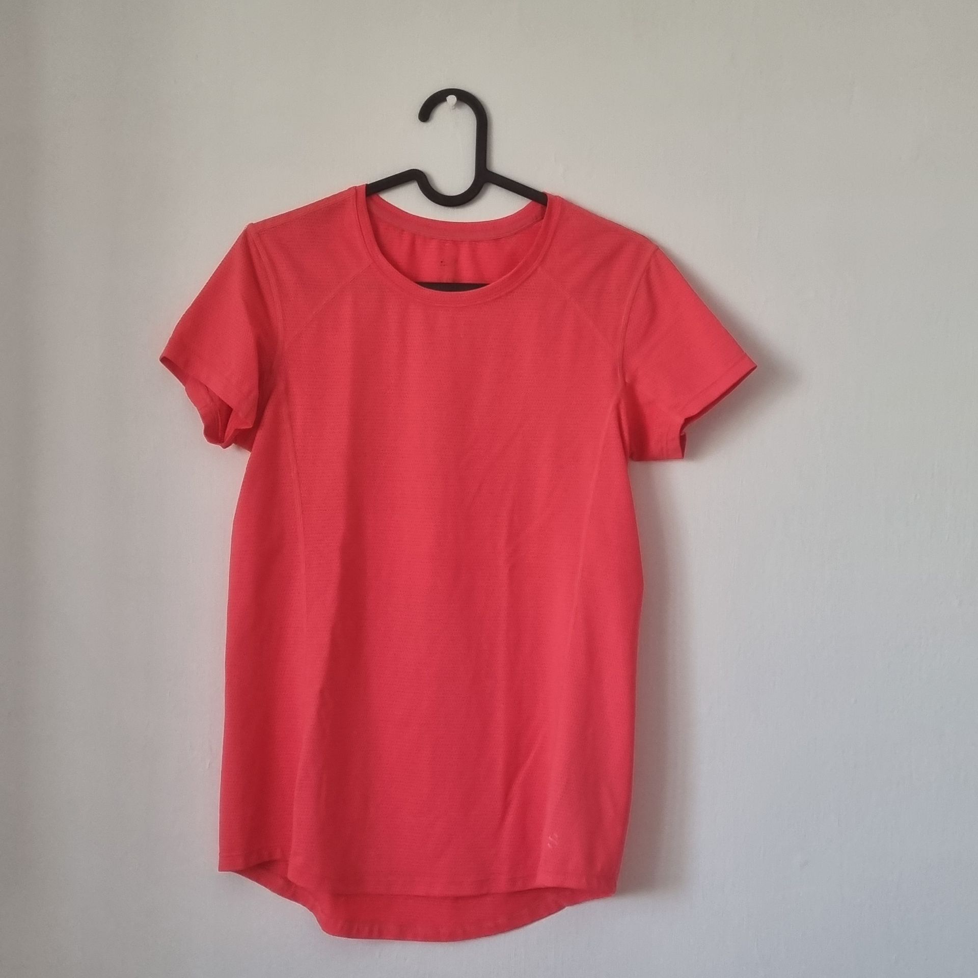 חולצת ספורט דרייפיט H&M - אייץ' אנד אם יד שנייה בנמיז - Nemyz