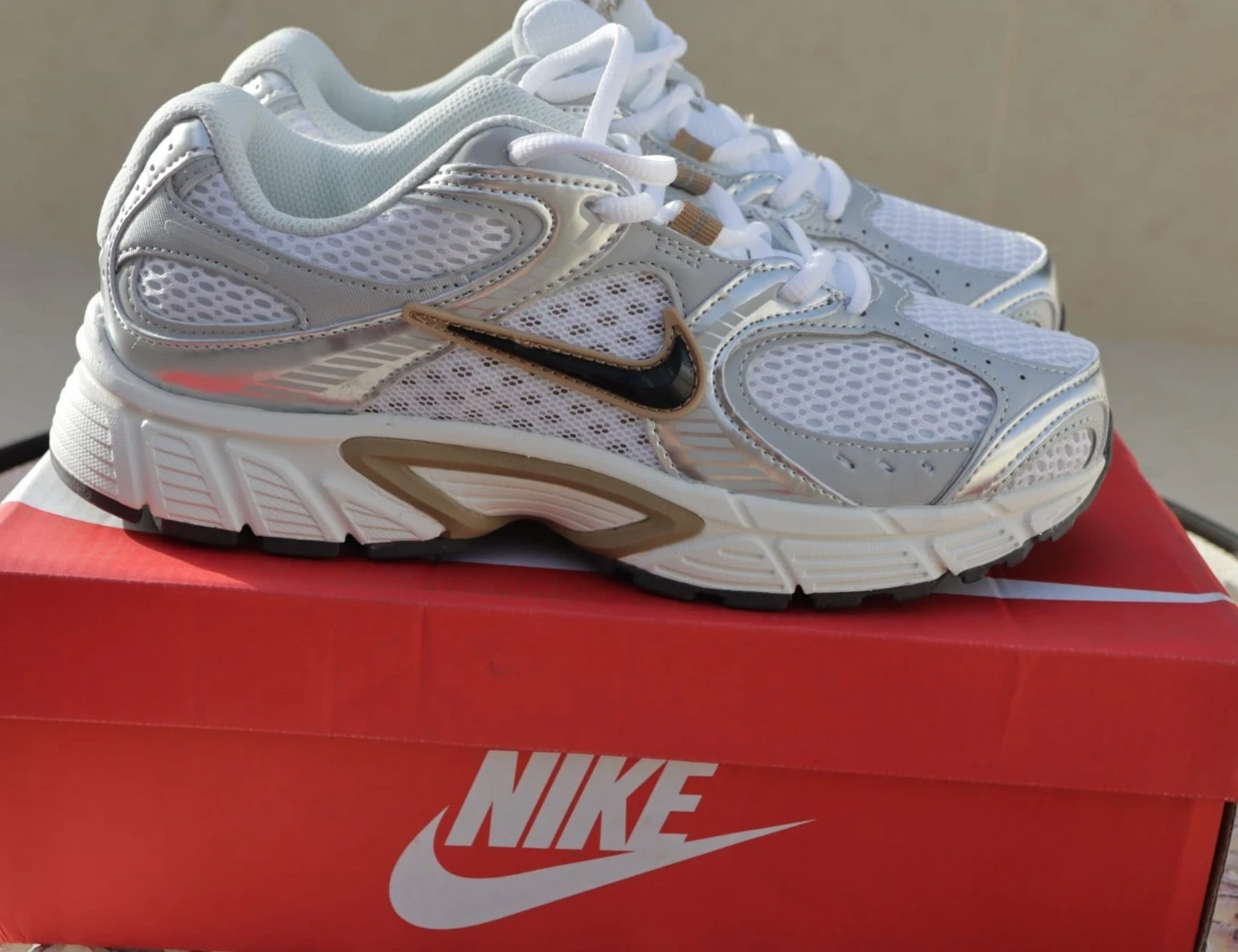 Nike V5 RNR לבן כסף Nike - נייקי יד שנייה בנמיז - Nemyz