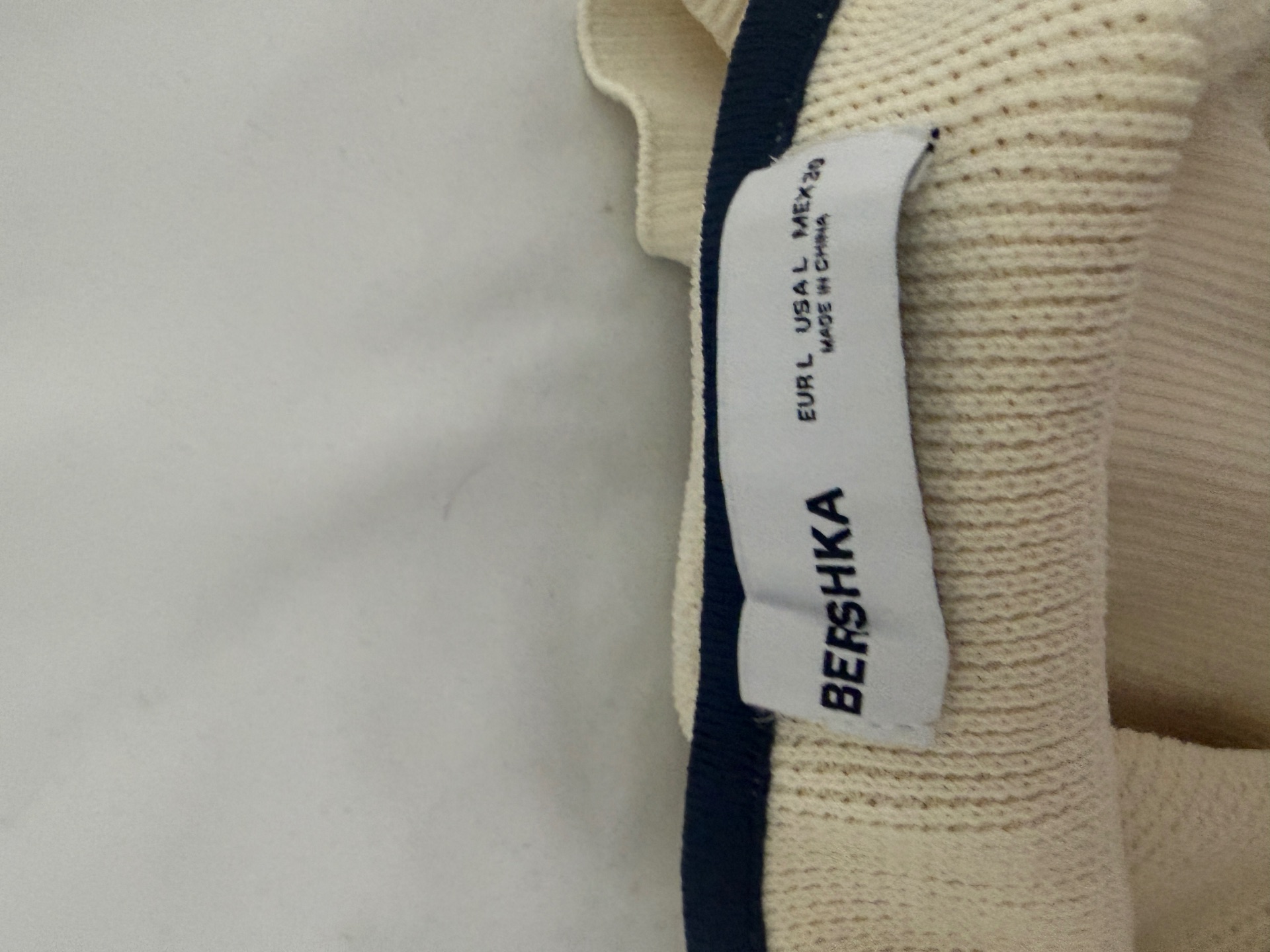 גופיה סרוגה ברשקה Bershka – ברשקה יד שנייה בנמיז - Nemyz