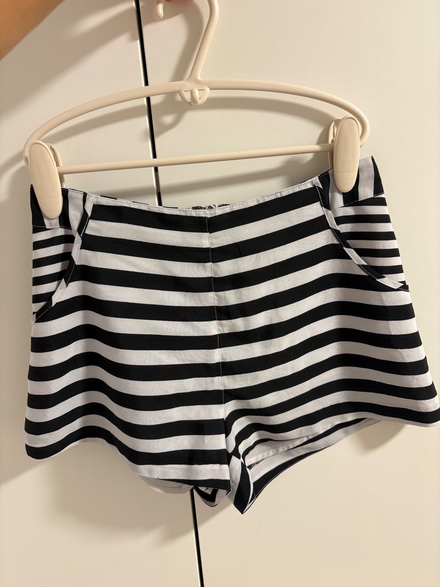 H&M מכנס קצר פסים H&M - אייץ' אנד אם יד שנייה בנמיז - Nemyz
