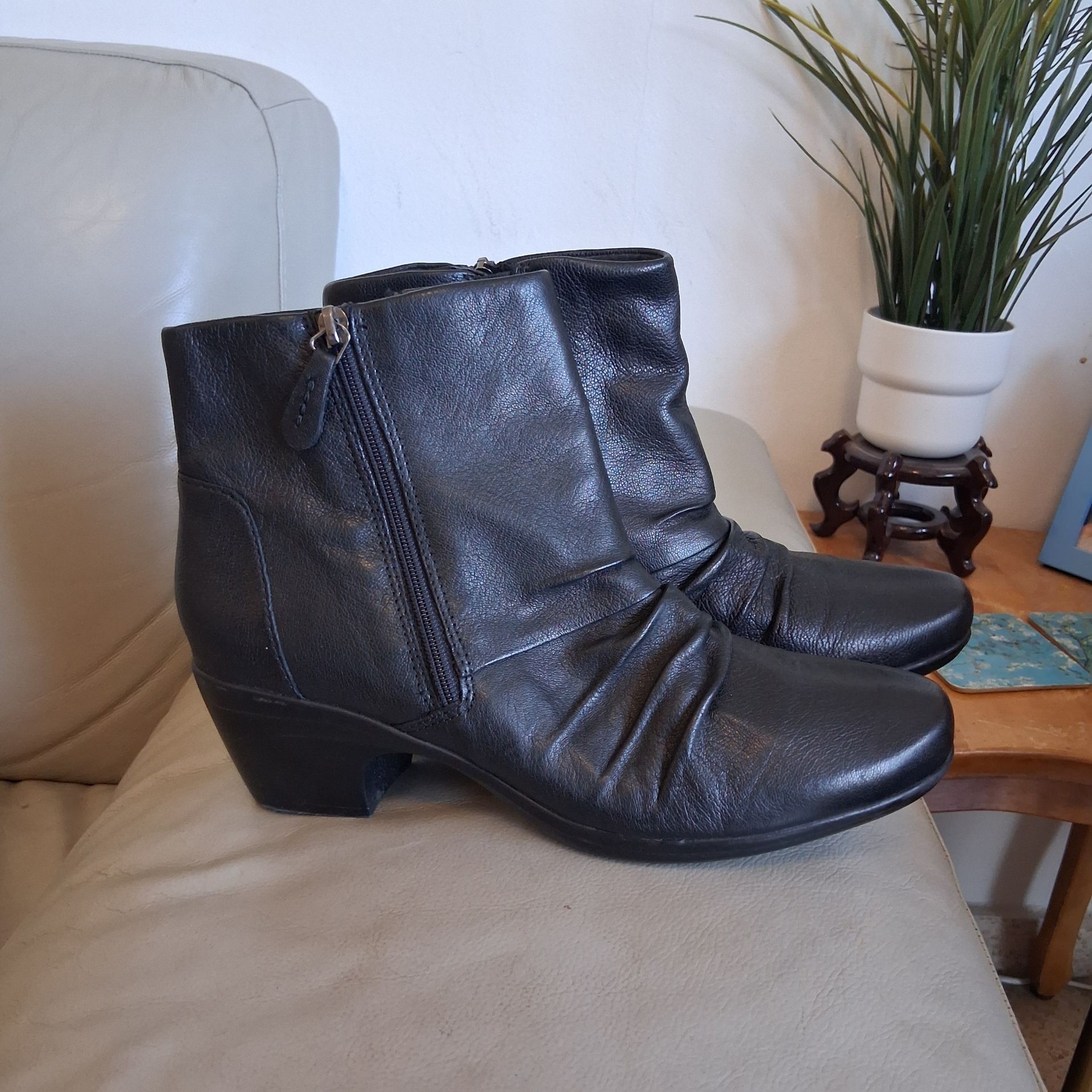מגפוני עור קצרים Clarks – קלארקס יד שנייה בנמיז - Nemyz