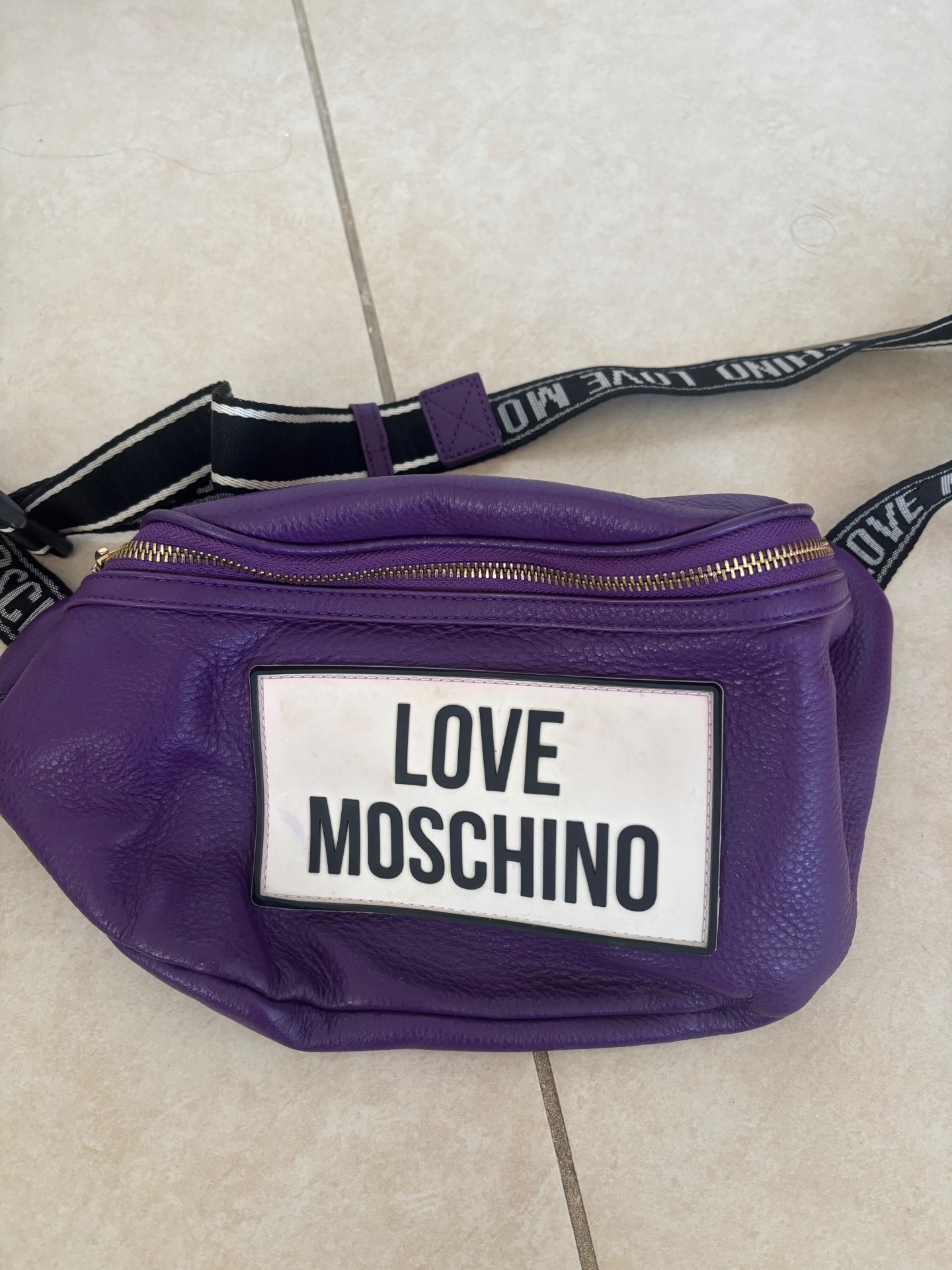 פאוץ׳ מוסקינו Love Moschino - לאב מוסקינו יד שנייה בנמיז - Nemyz