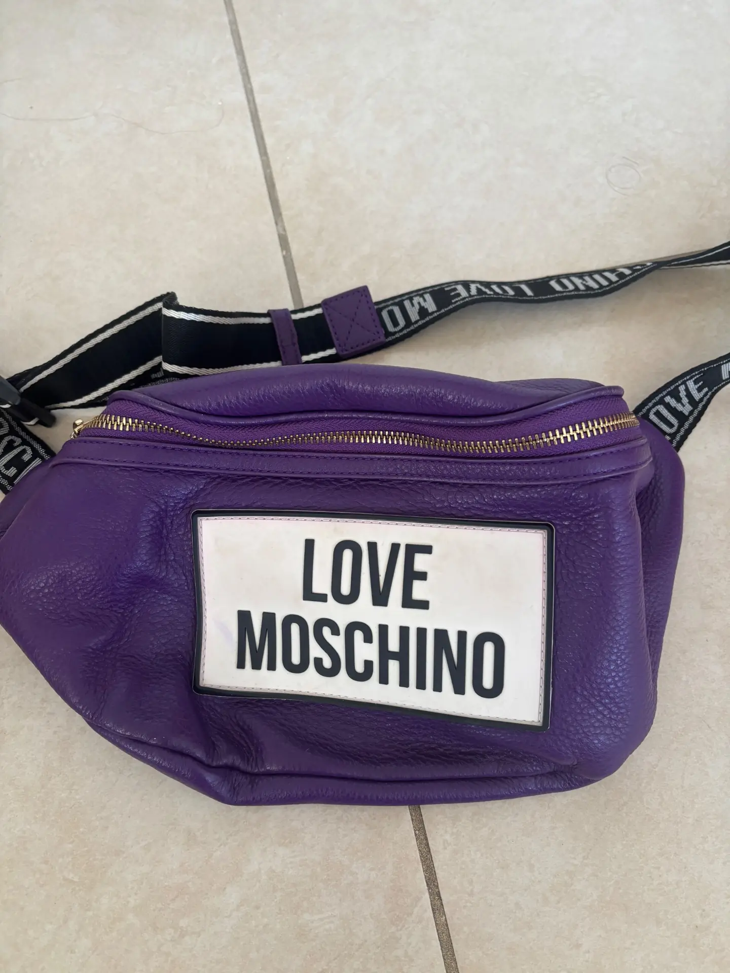 פאוץ׳ מוסקינו Love Moschino - לאב מוסקינו יד שנייה בנמיז - Nemyz