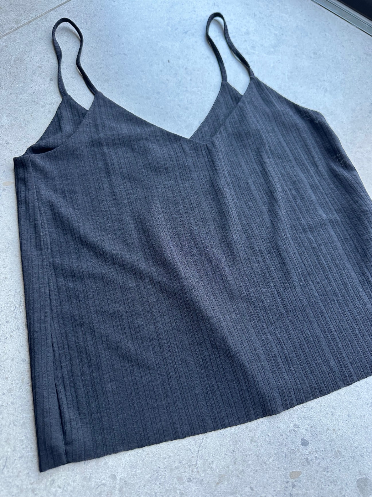 גופיה שחורה Bershka – ברשקה יד שנייה בנמיז - Nemyz