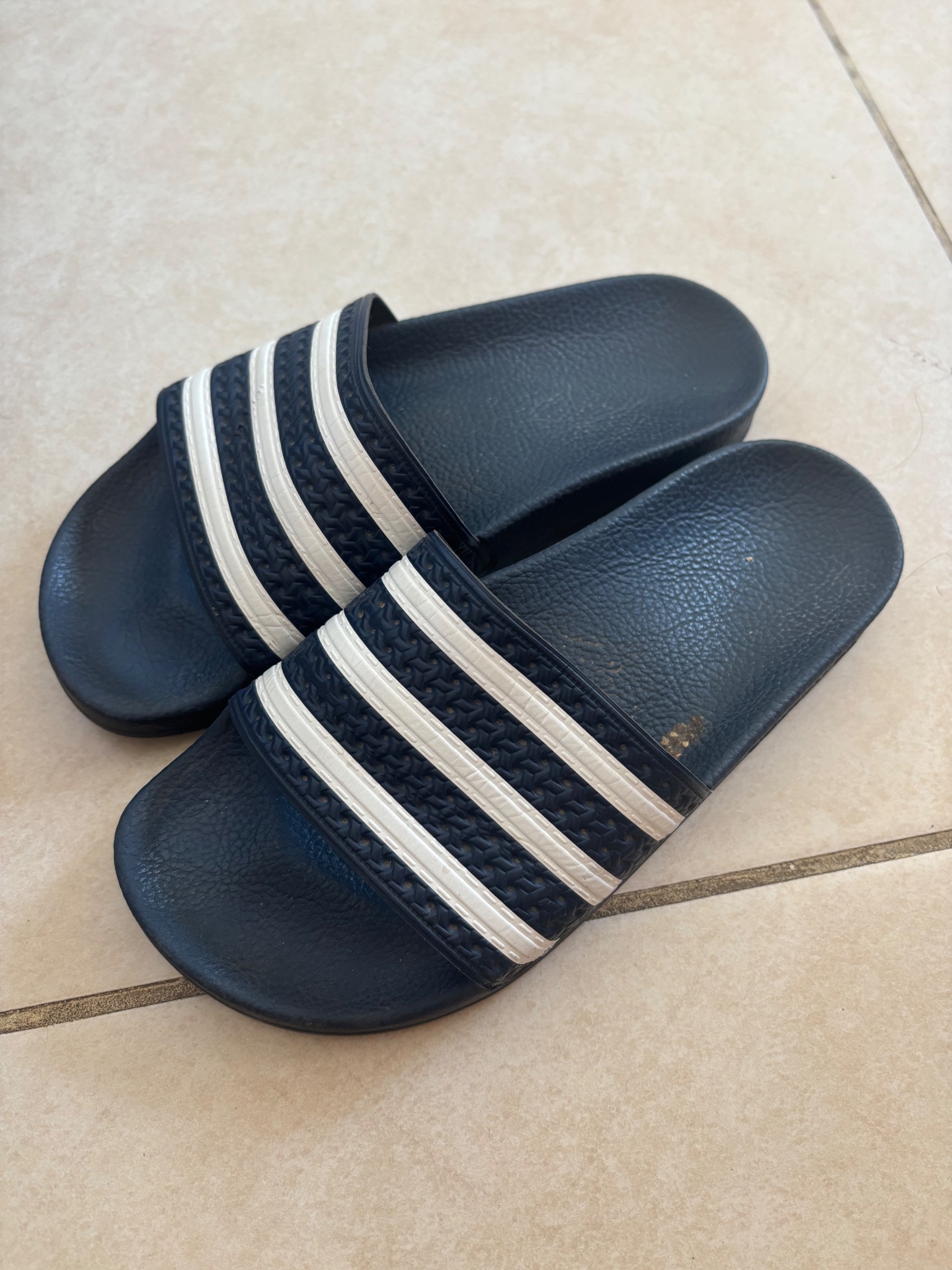 כפכפי אדידס Adidas – אדידס יד שנייה בנמיז - Nemyz