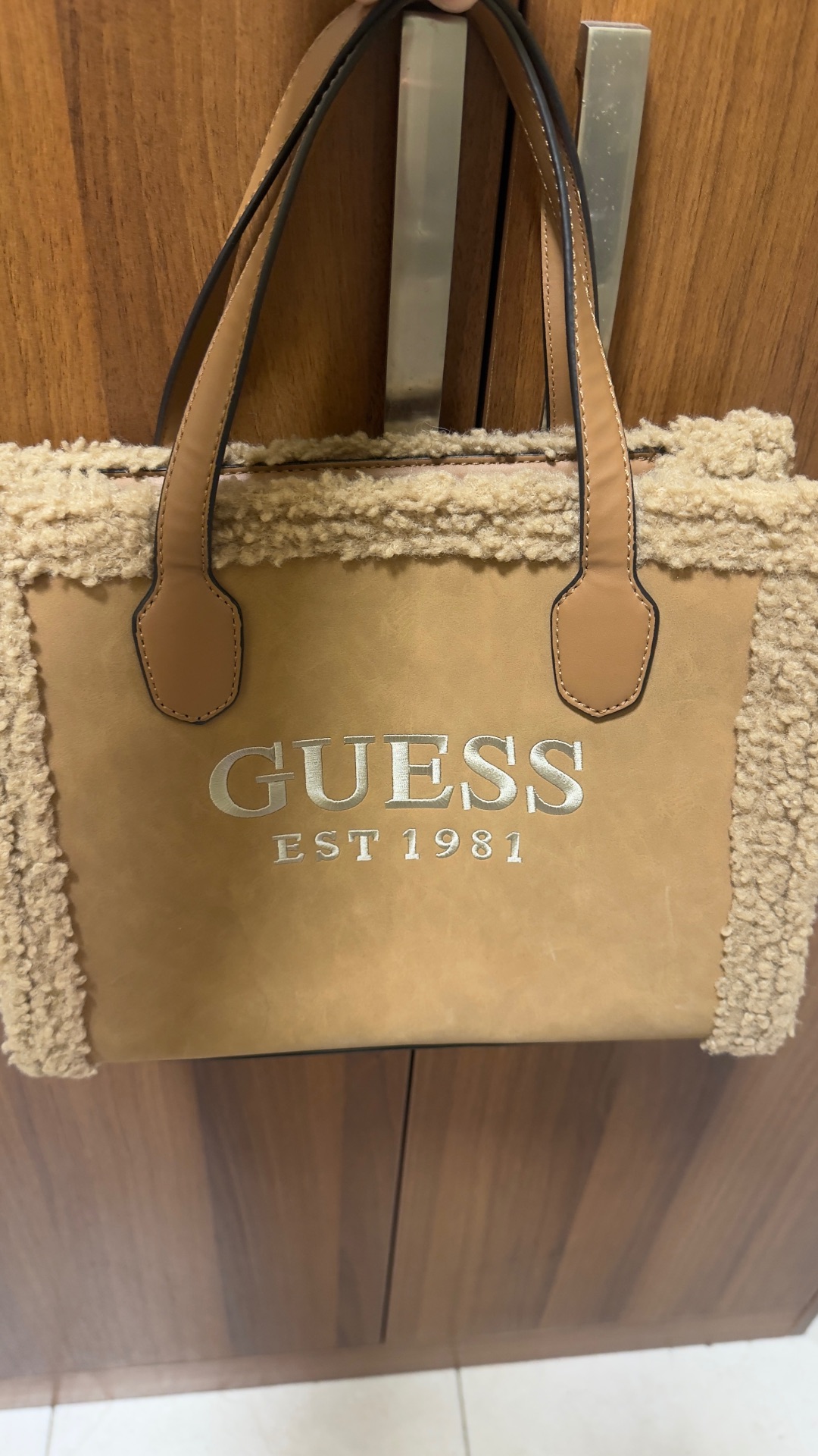 תיק Guess - גס יד שנייה בנמיז - Nemyz
