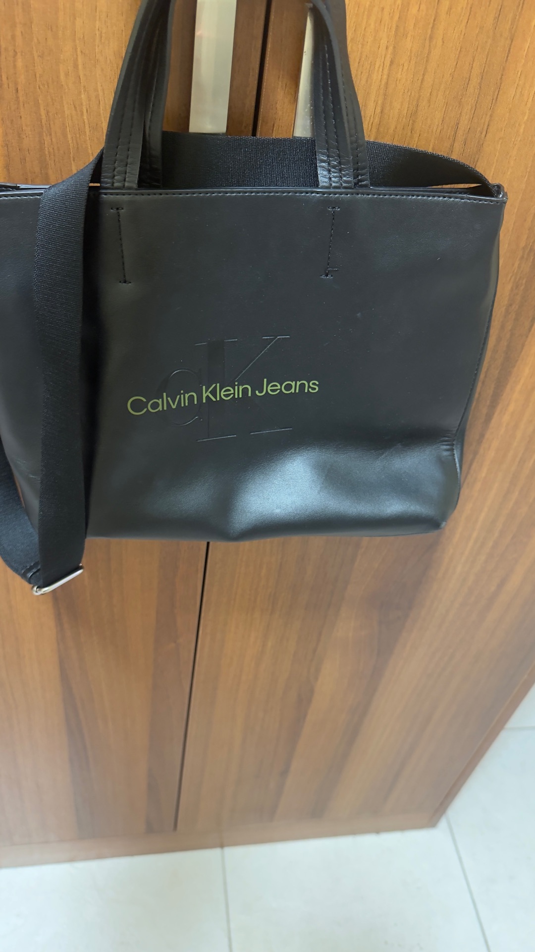 תיק Calvin Klein – קלווין קליין יד שנייה בנמיז - Nemyz