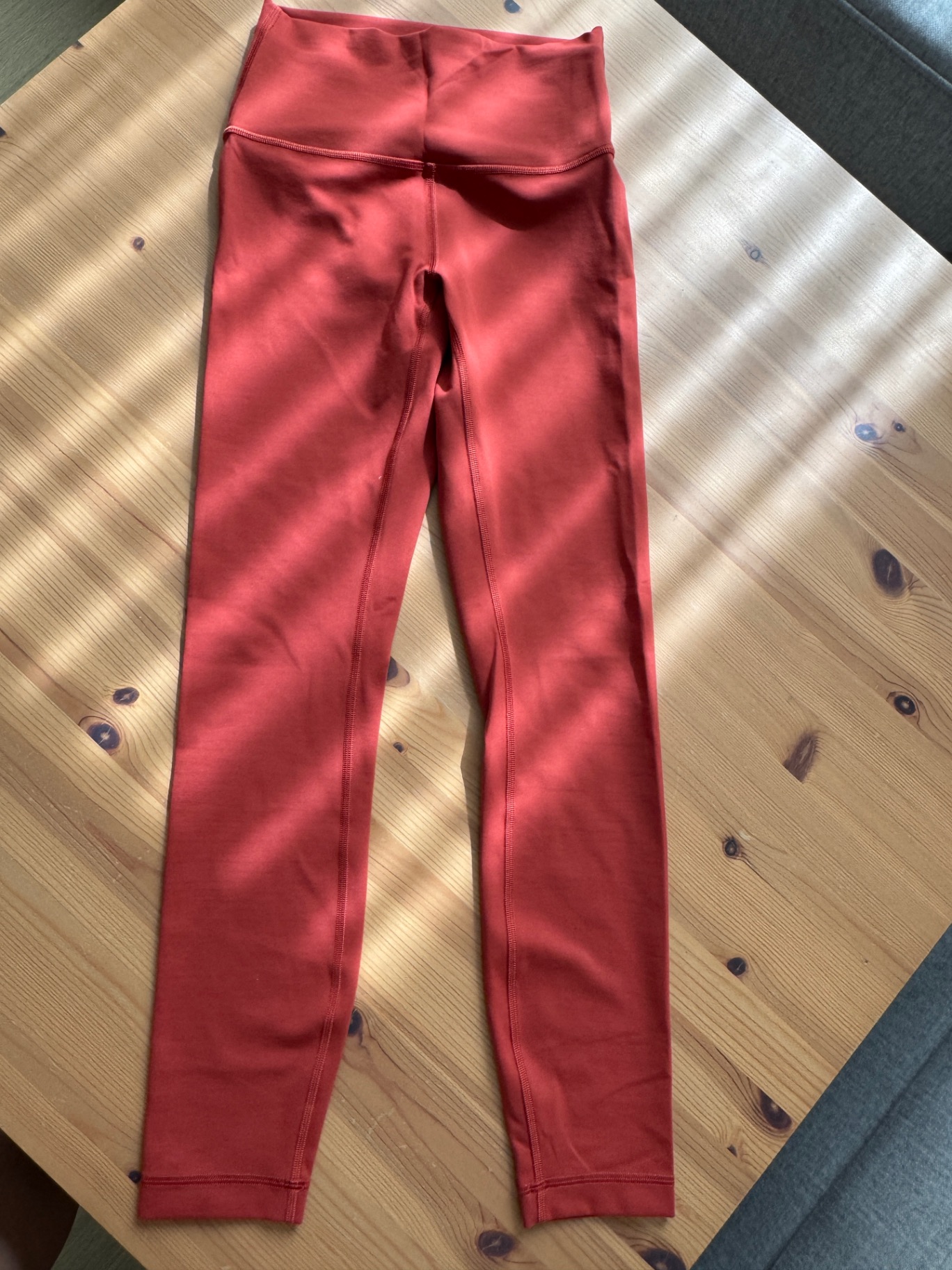 טייץ אדום לולולמון Lululemon - לולולמון יד שנייה בנמיז - Nemyz
