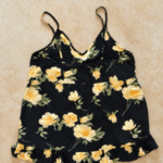 גופיה שחורה פרחונית American Eagle – אמריקן איגל יד שנייה בנמיז - Nemyz