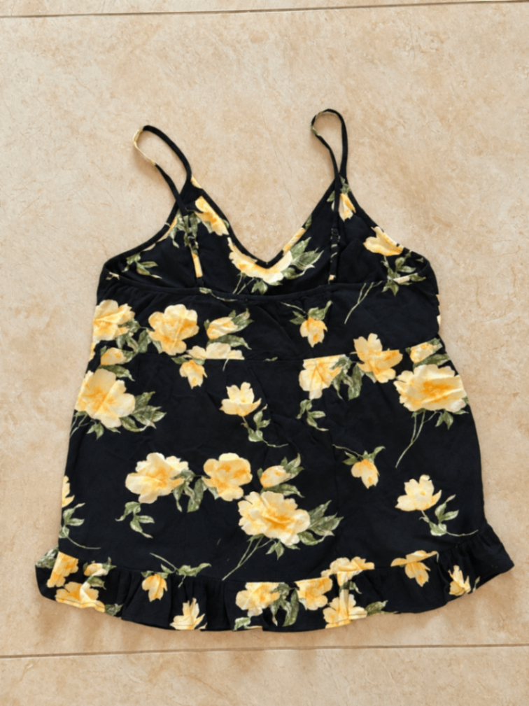 גופיה שחורה פרחונית American Eagle – אמריקן איגל יד שנייה בנמיז - Nemyz