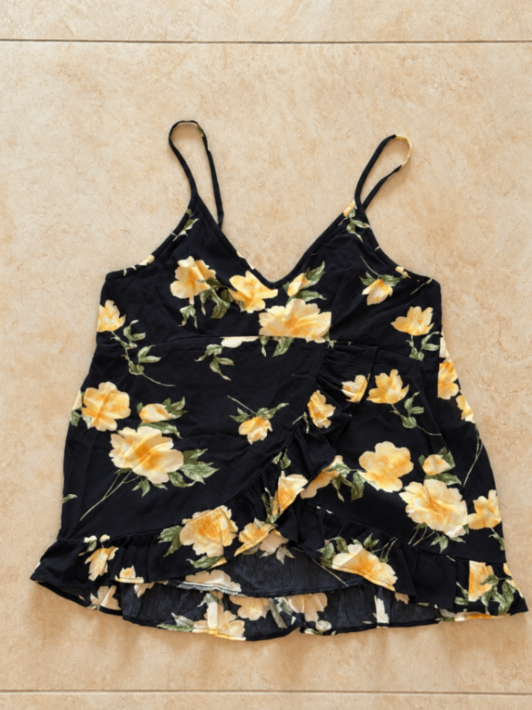 גופיה שחורה פרחונית American Eagle – אמריקן איגל יד שנייה בנמיז - Nemyz
