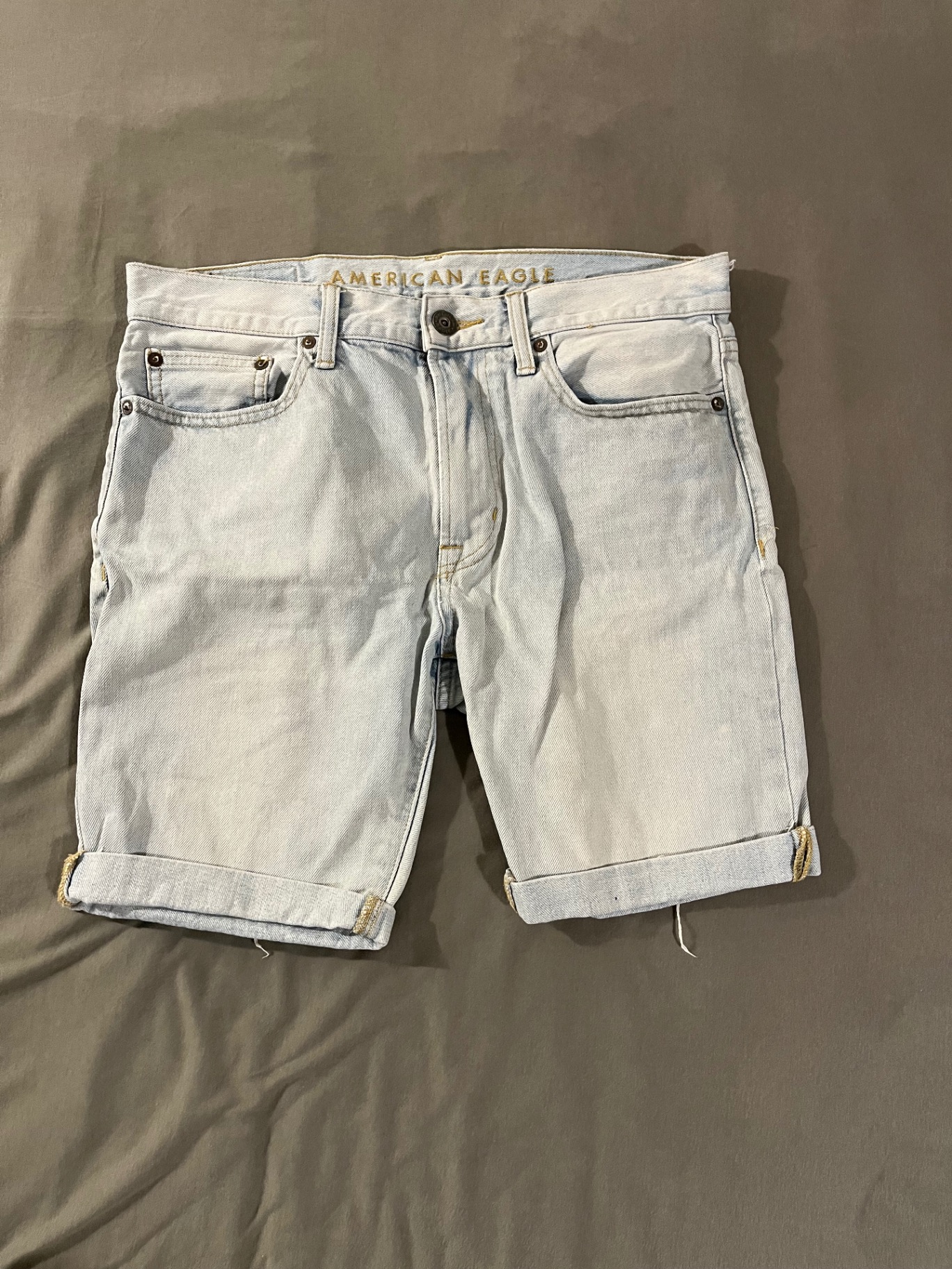 ג׳ינס תכלת קצר American Eagle – אמריקן איגל יד שנייה בנמיז - Nemyz