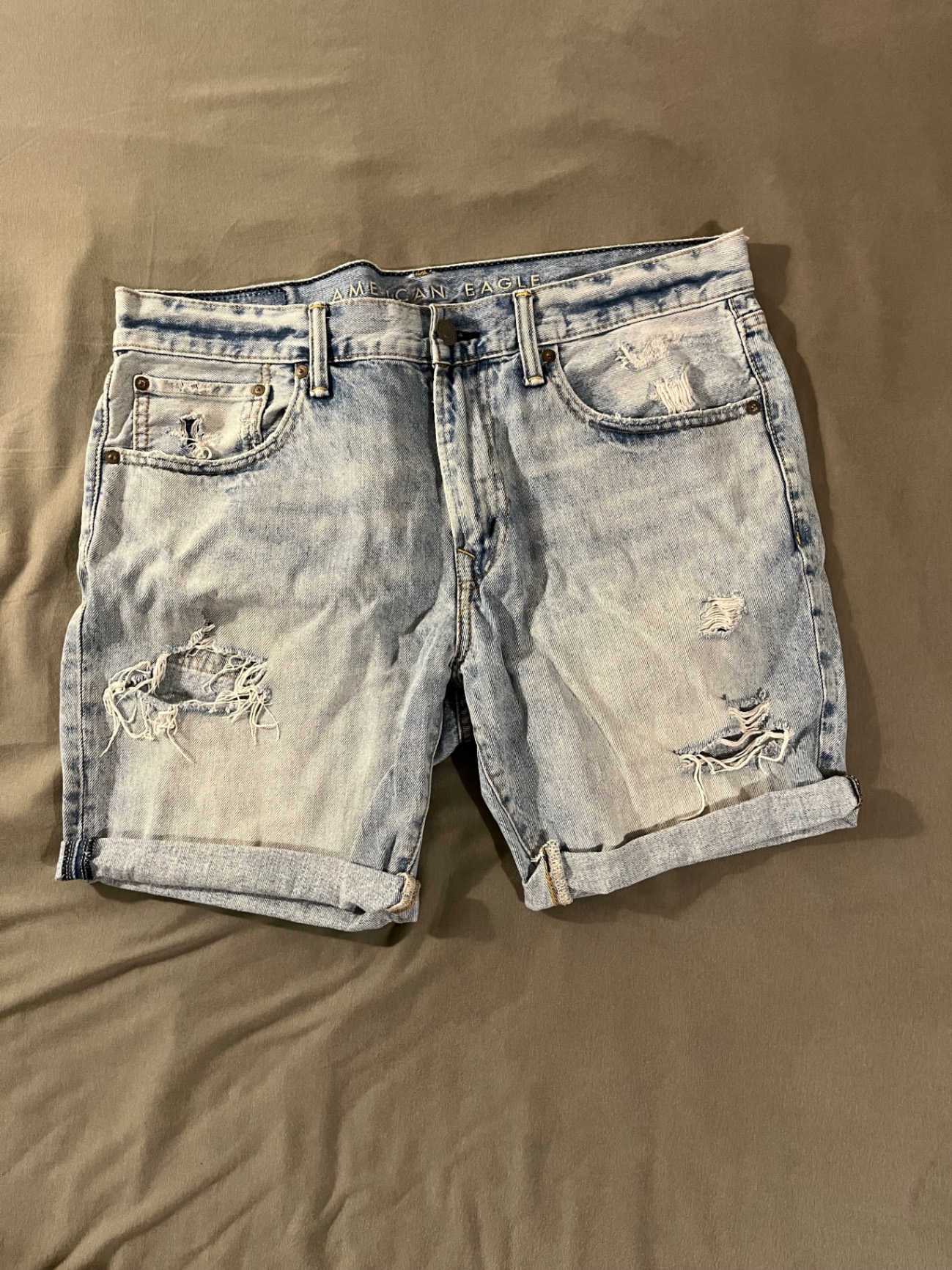 ג׳ינס תכלת קצר American Eagle – אמריקן איגל יד שנייה בנמיז - Nemyz