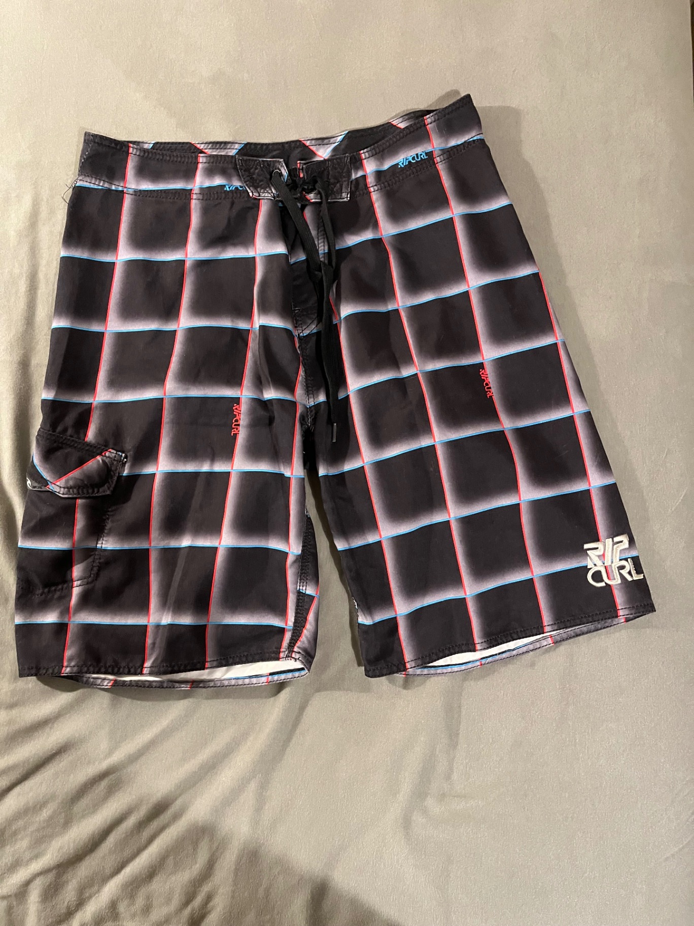 בגד ים משבצות שחור Rip Curl - ריפ קורל יד שנייה בנמיז - Nemyz