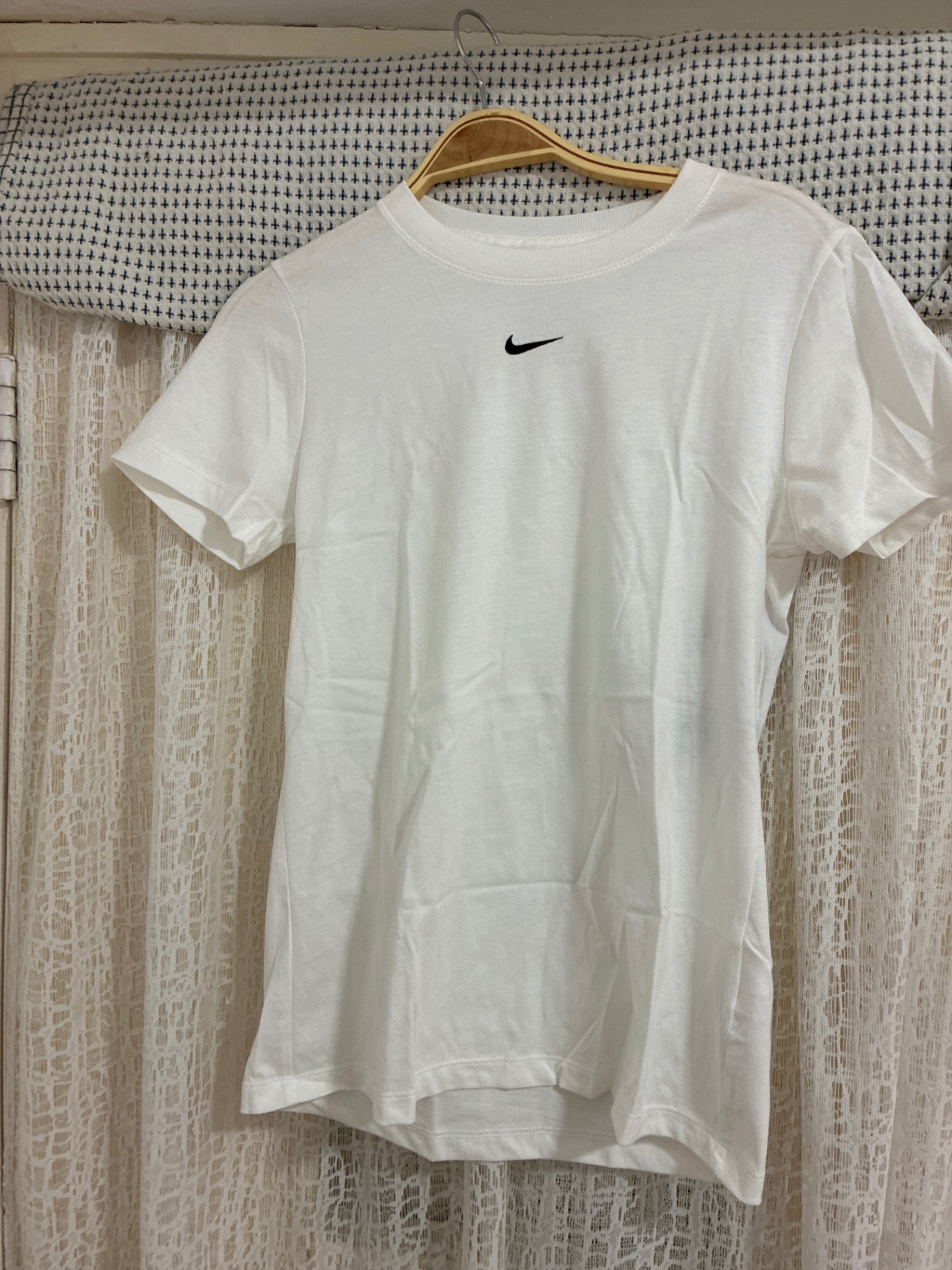 טישירט נייקי לבנה Nike - נייקי יד שנייה בנמיז - Nemyz