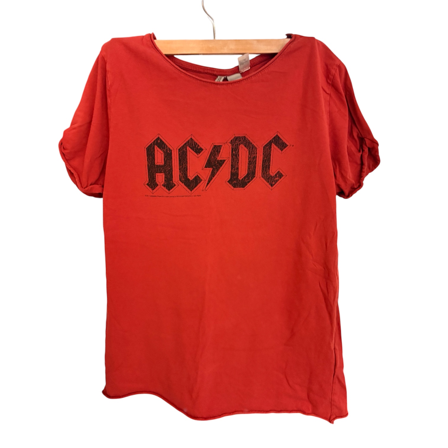 טישרט ACDC H&M - אייץ' אנד אם יד שנייה בנמיז - Nemyz