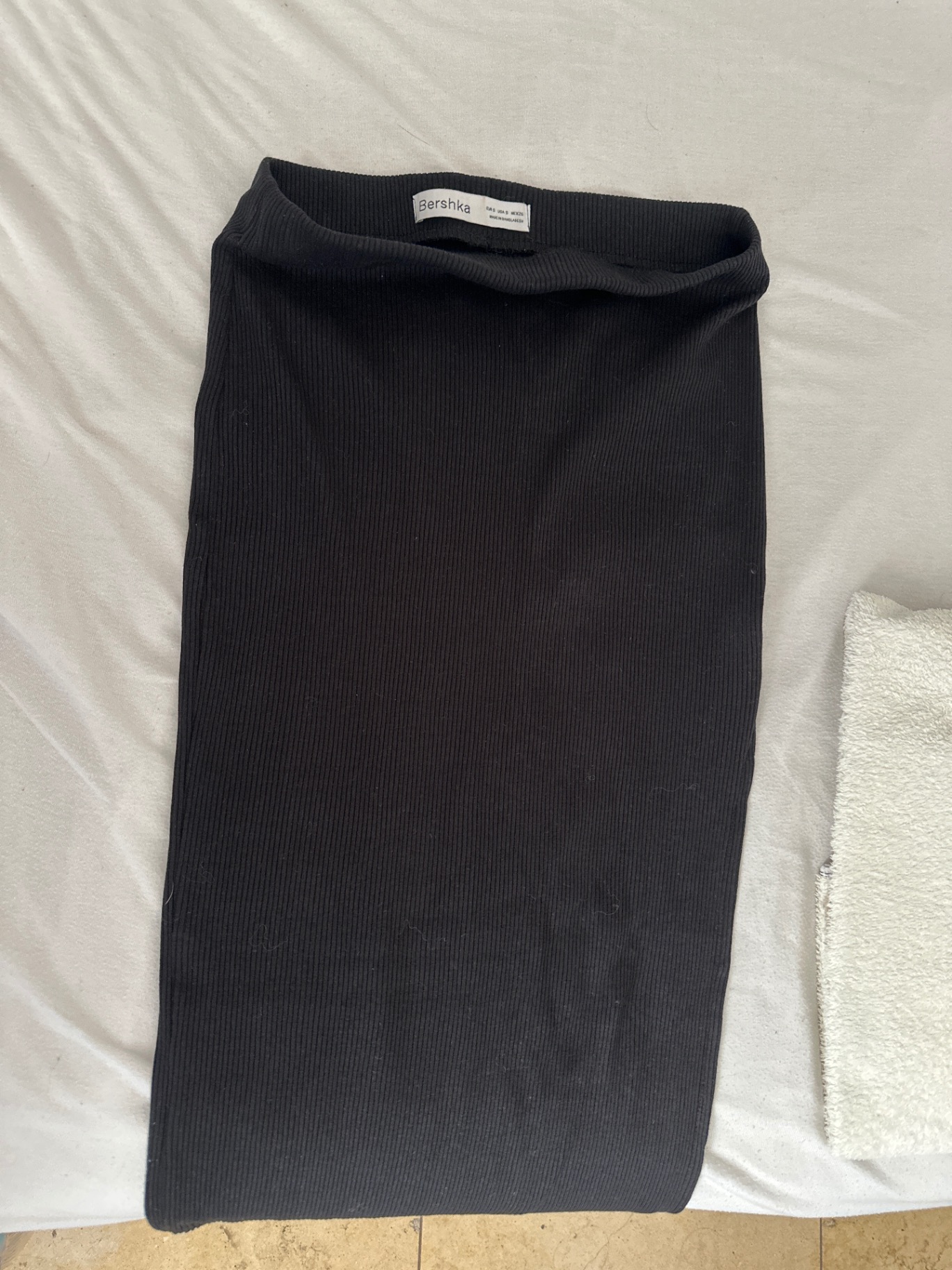 חצאית ארוכה עם שסע Bershka – ברשקה יד שנייה בנמיז - Nemyz