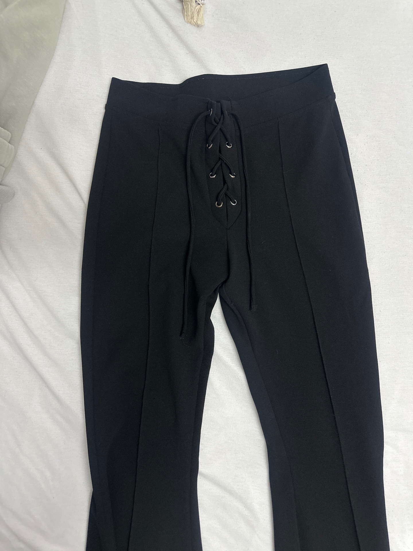 מכנס מחויט שחור ברשק Bershka – ברשקה יד שנייה בנמיז - Nemyz