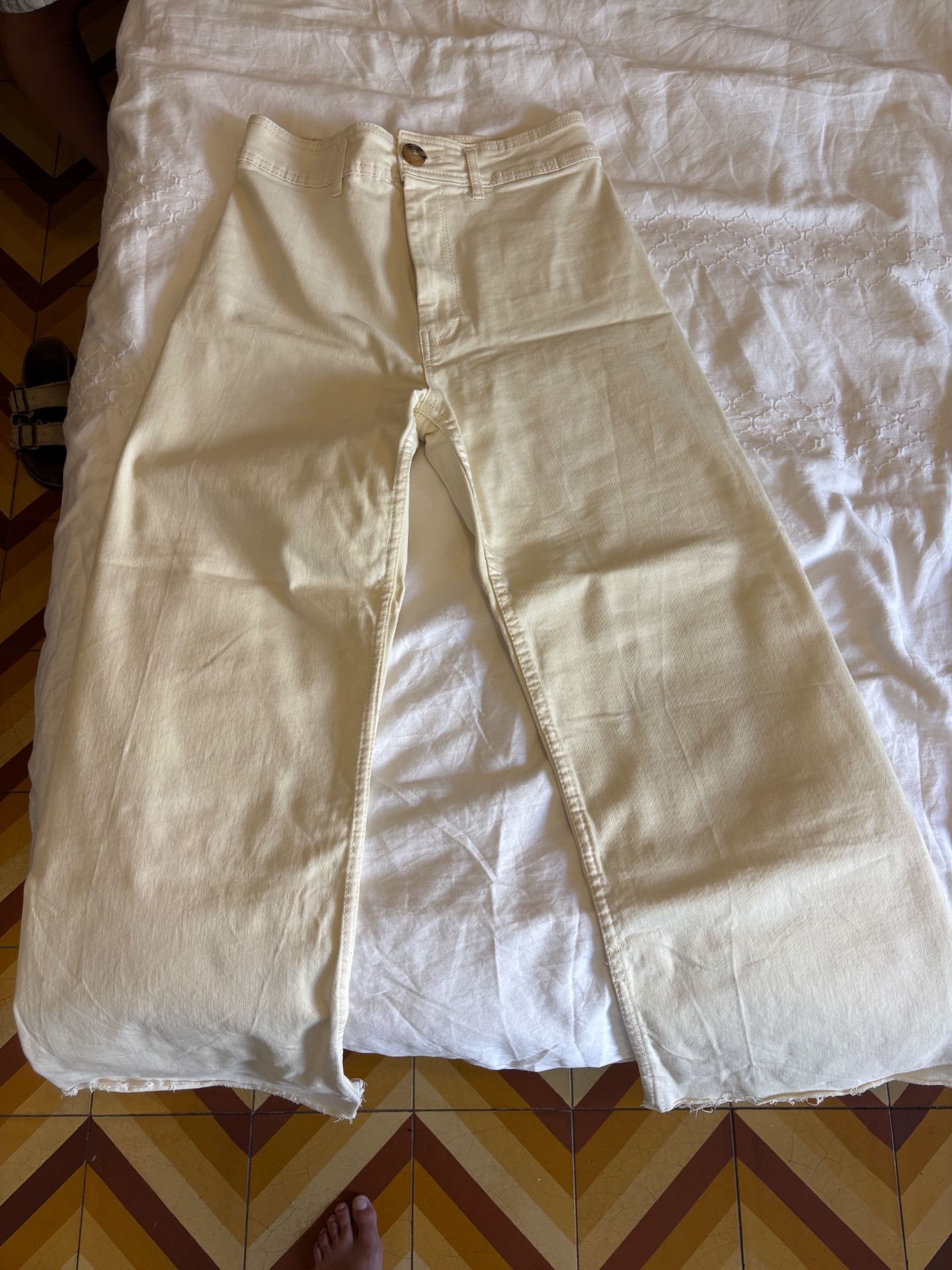 גינס שמנת מברשקה Bershka – ברשקה יד שנייה בנמיז - Nemyz