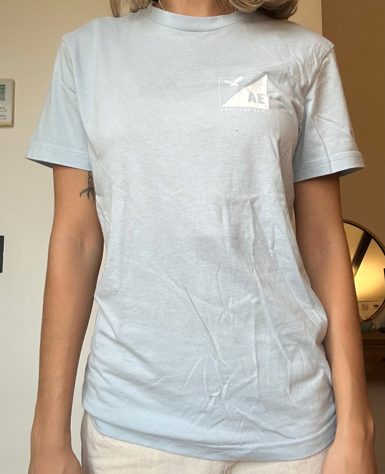 חולצה קצרה תכלת American Eagle – אמריקן איגל יד שנייה בנמיז - Nemyz