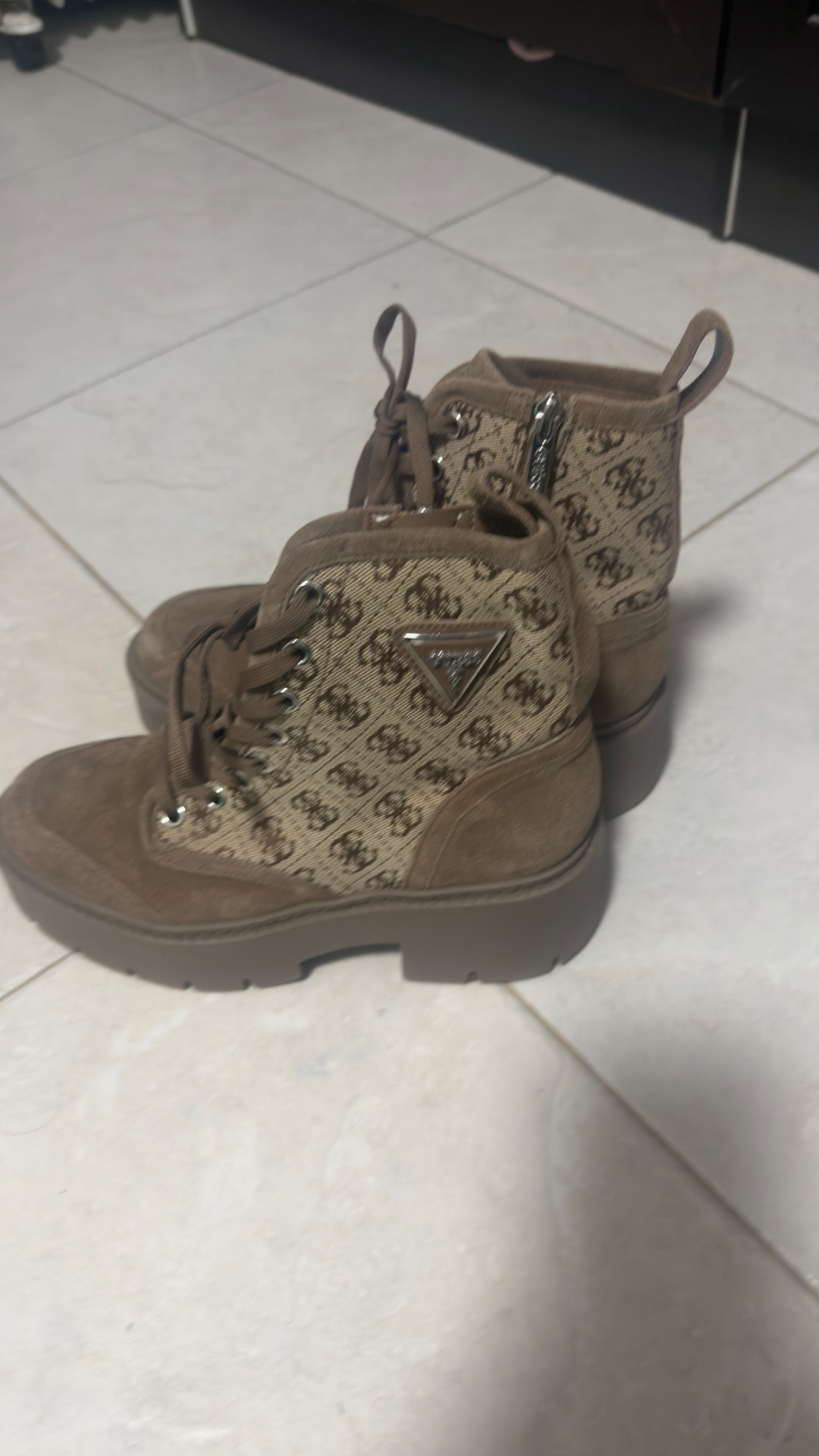 מגף Guess - גס יד שנייה בנמיז - Nemyz