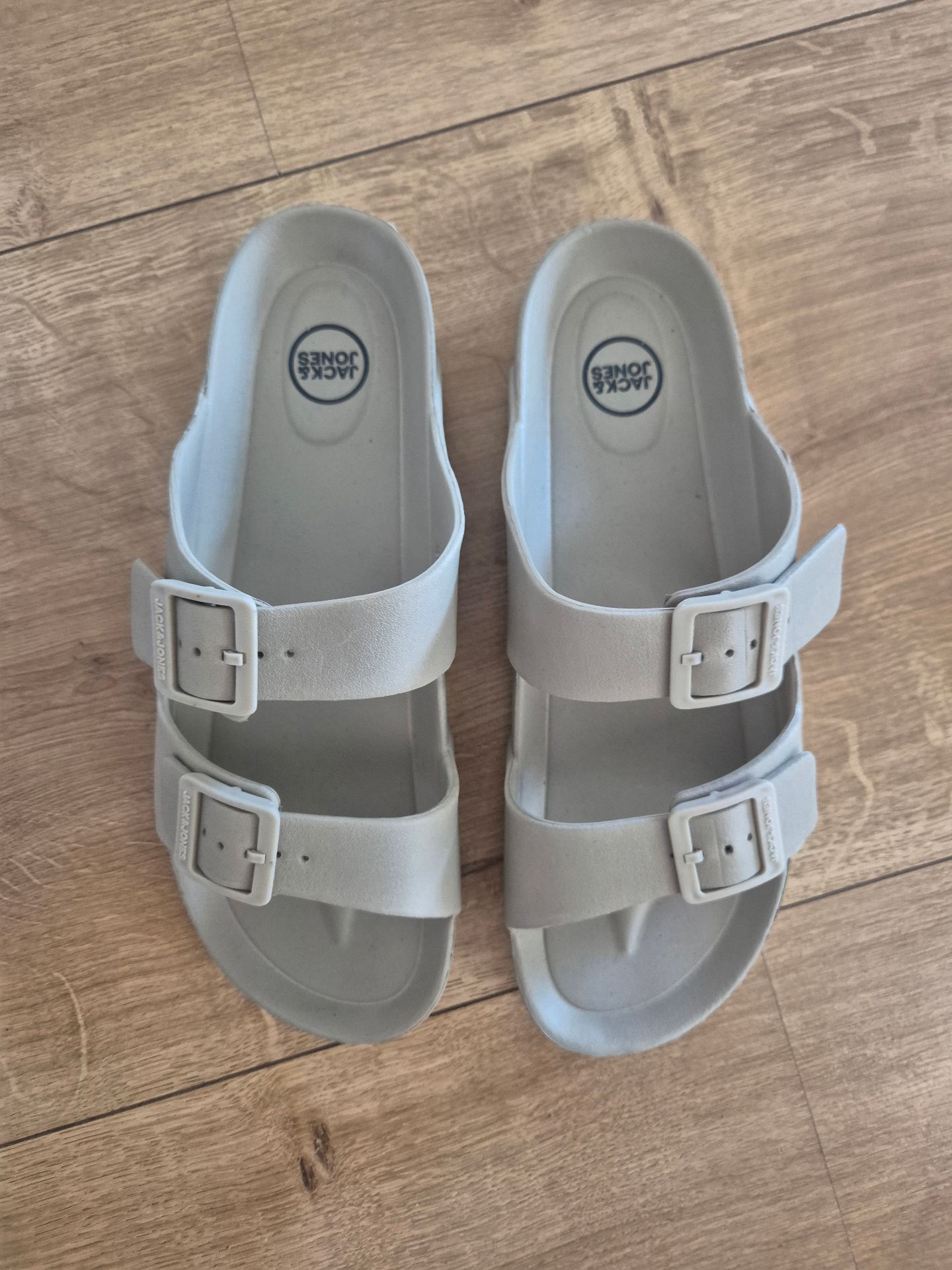 כפכפי Jack & Jones ג'ק & ג'ונס – Jack & Jones יד שנייה בנמיז - Nemyz